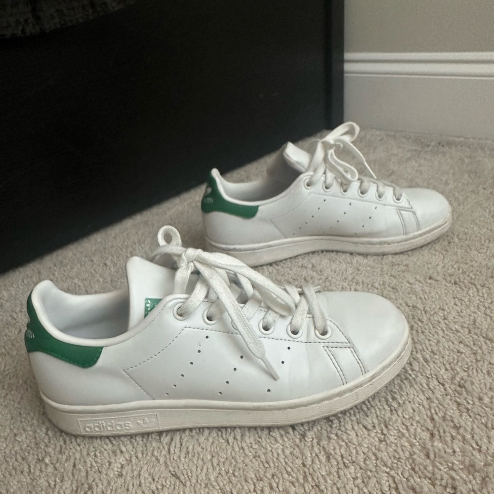 Stan smiths - barely worn !